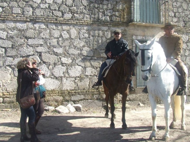 con los caballos en el cortijo